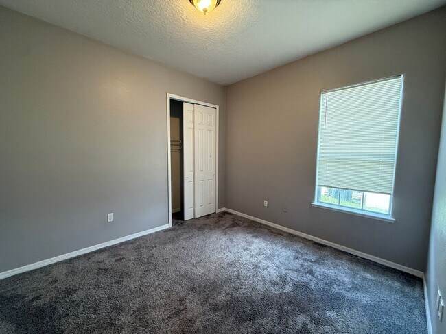 Foto del edificio - 1710 Swallowtail Ln