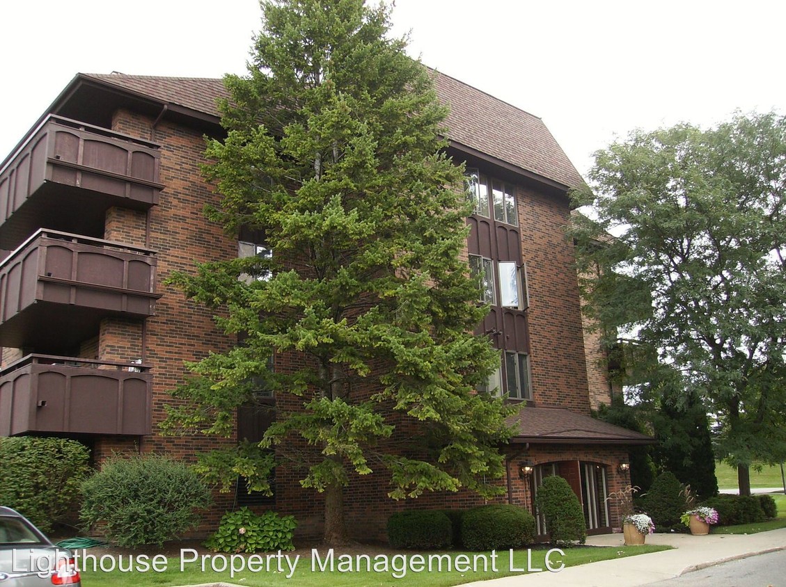 Primary Photo - 3181 Charlevoix Dr SE
