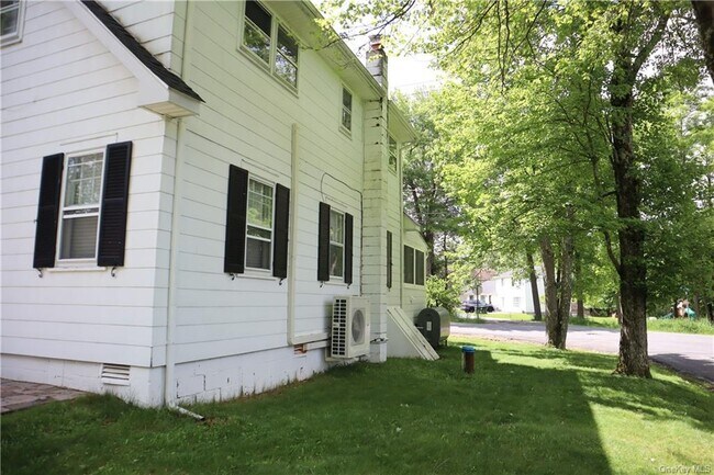 Building Photo - 46 Midway Dr
