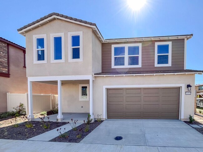 Foto del edificio - NEWER CONSTRUCTION ~SOLAR~ 3 BED 3 BATH BE...