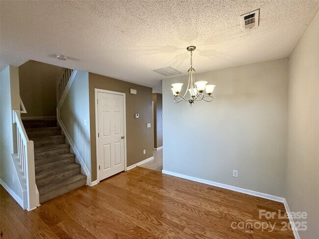 Foto del edificio - 10879 Holly Ridge Blvd