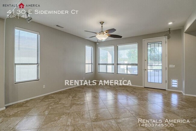 Building Photo - 5 Bedroom Home in Power Ranch!