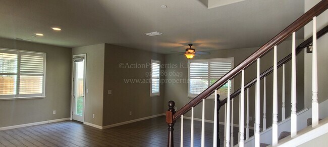 Building Photo - Center of Lincoln, Spacious 4 Bedroom 3.5 ...