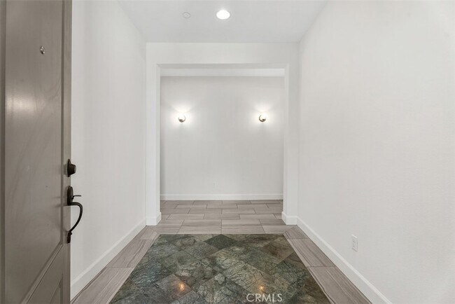 Building Photo - 154 Pavilion Park