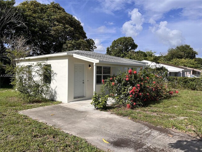 Foto del edificio - 2481 NW 154th St