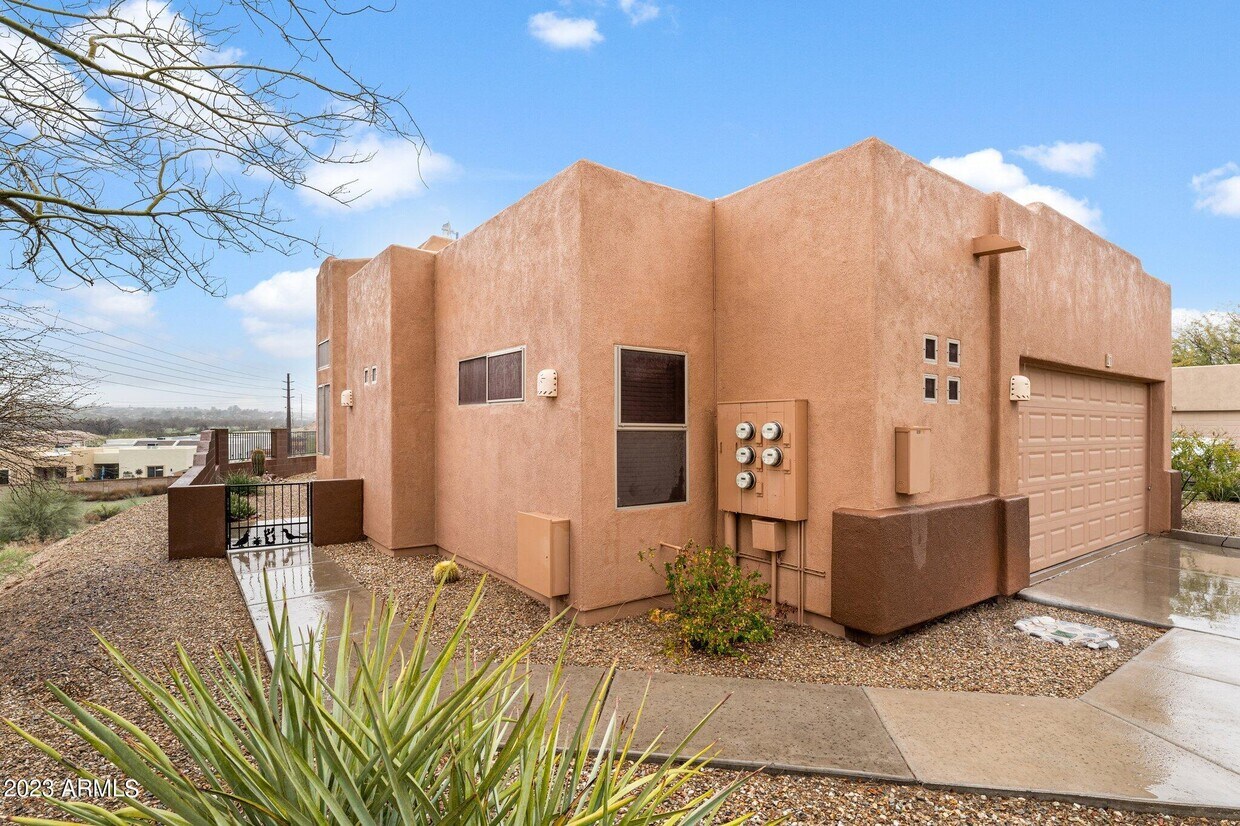 Primary Photo - 1 Northridge Cir