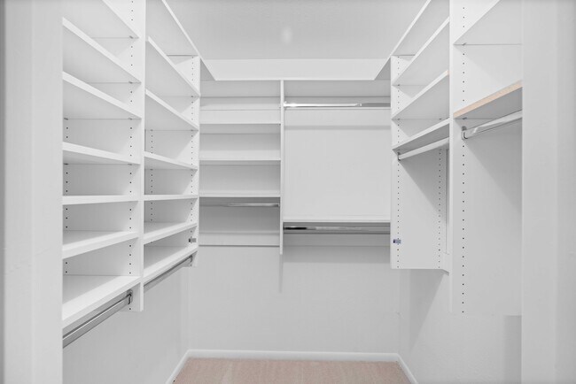 Building Photo - 1000 Space Ln