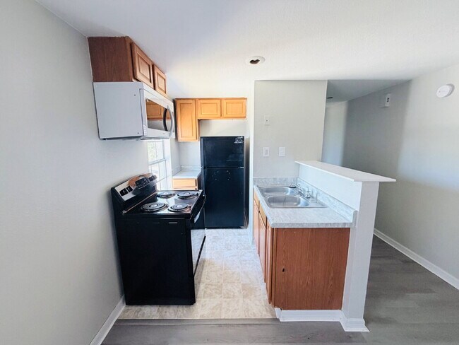 Foto del edificio - "Cozy 1-Bedroom Retreat in Haines City – Modern Comfort in 432 Sq Ft!"