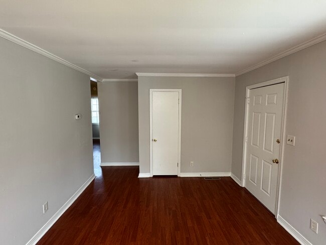 Building Photo - 2116 Finchley Dr