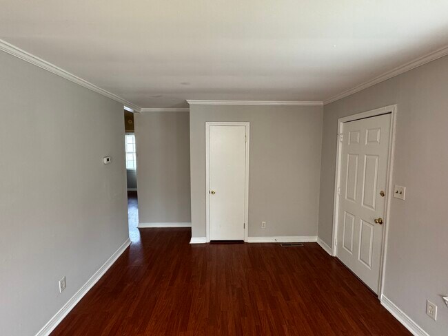 Foto del edificio - 2116 Finchley Dr