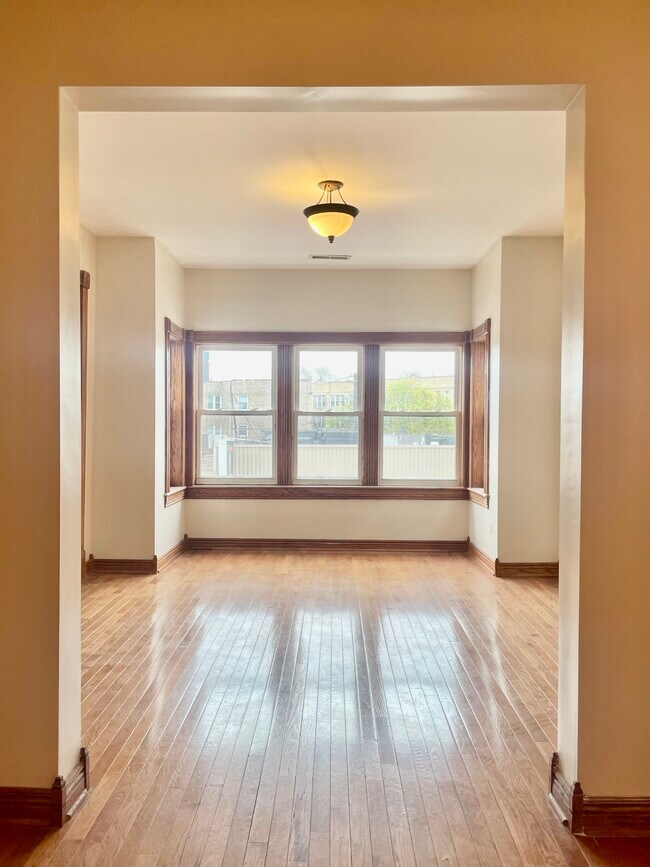 Building Photo - 3532 N Elston Ave