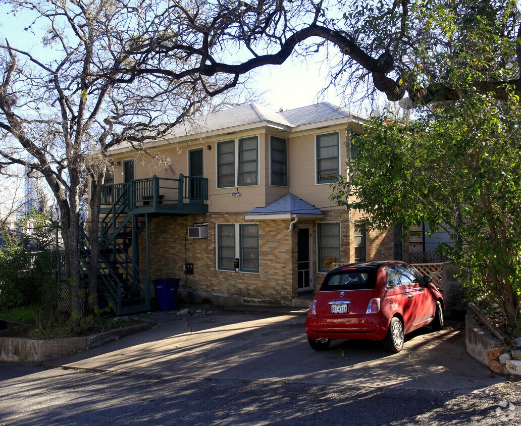 Primary Photo - 709 Baylor St