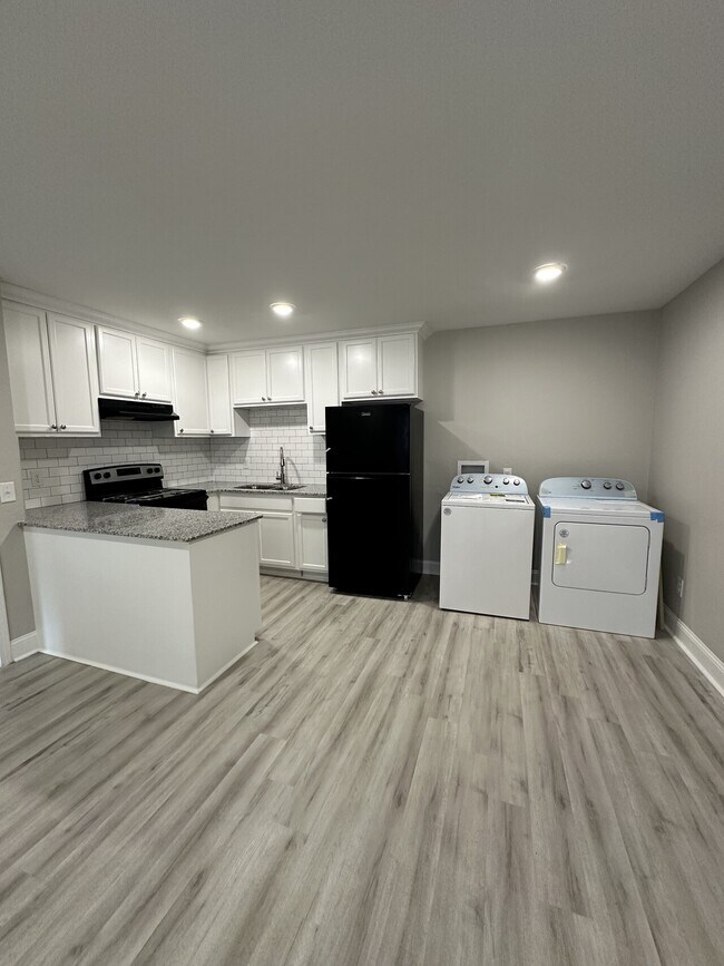 Building Photo - 604