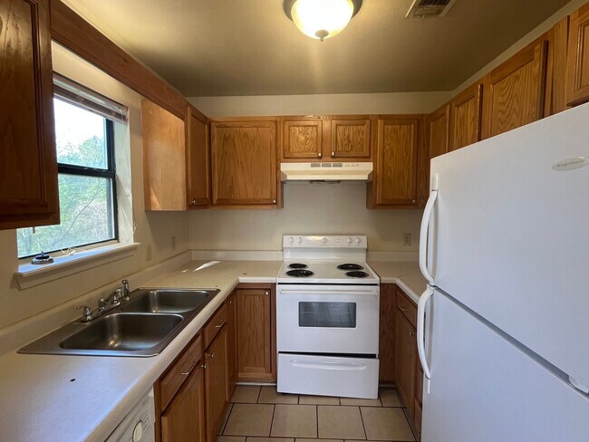 Foto del edificio - 605 N Greenwich Ave