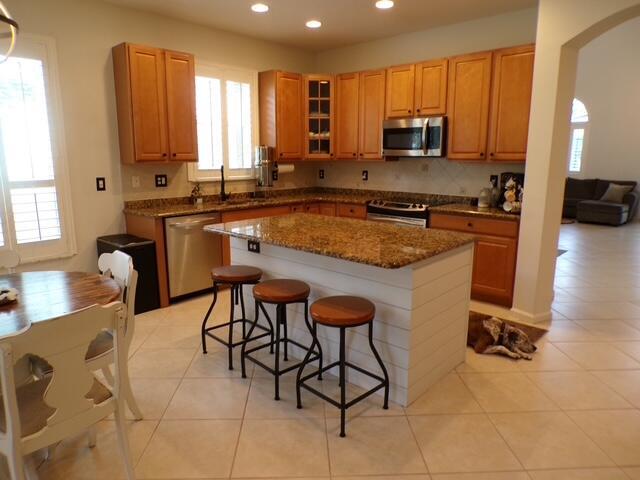 Building Photo - 4015 NW Deer Oak Dr