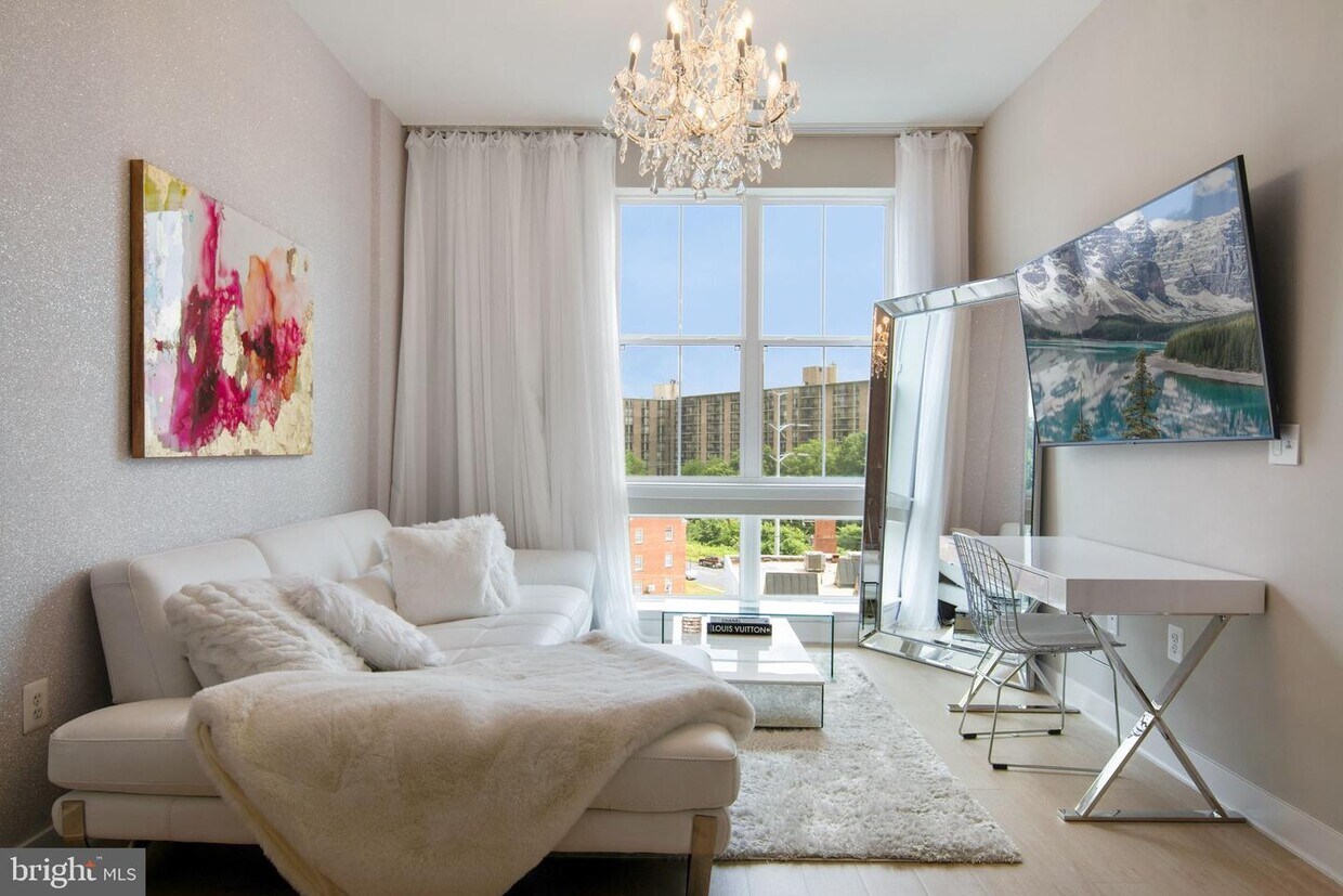 989 S Buchanan St Unit 421, Arlington, VA 22204 Room for Rent in