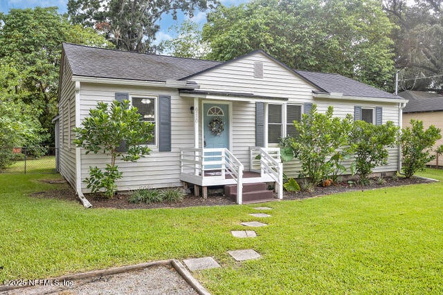 Building Photo - 6110 Lynnwood Ave