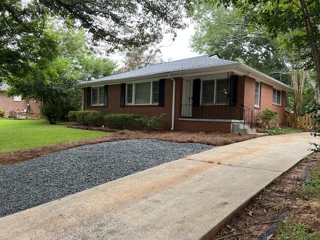 Foto del edificio - 2174 Trailwood Dr