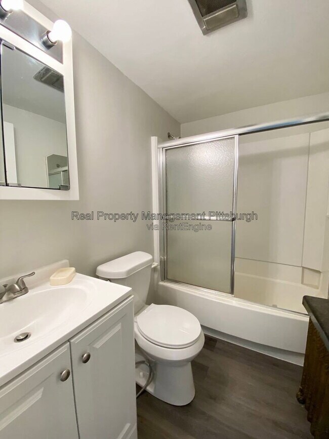 Foto del edificio - 7209 Front River Rd