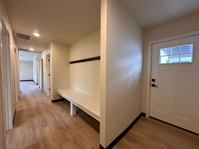 Foto del edificio - 1677-1679 Amy Street