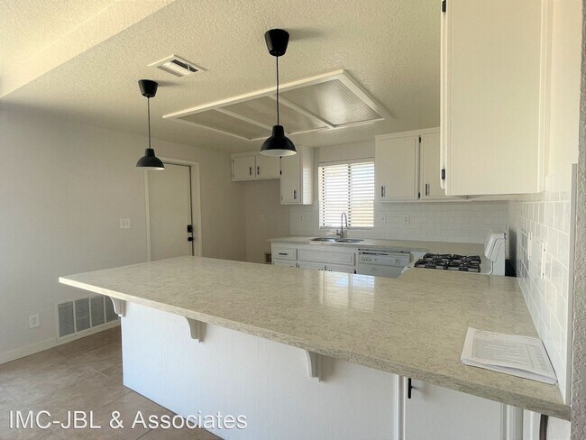 Foto del edificio - 3 br, 2 bath House - 8823 Satinwood Ave.