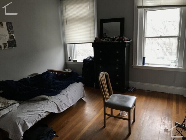 Foto del edificio - Beautiful 4.5 Bed Unit With Great Location in Brookline Available 9/1/26