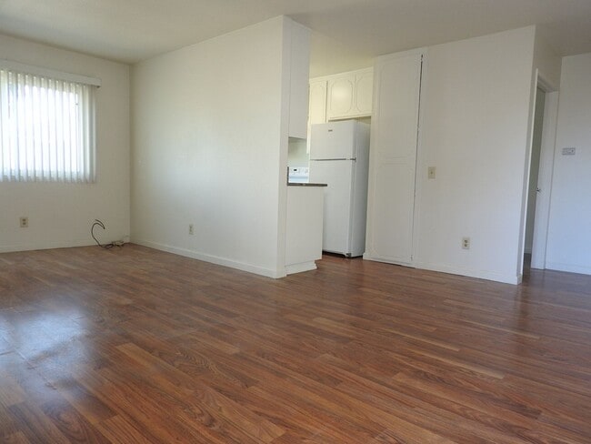 Building Photo - 4481mont