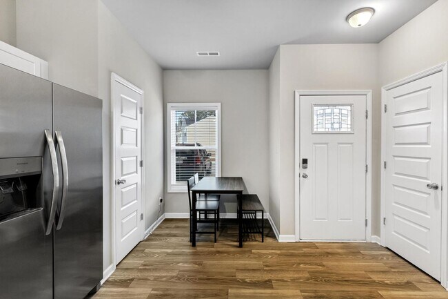 Foto del edificio - Furnished rental available now!!