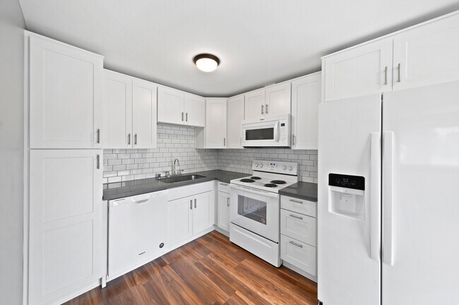 Foto del edificio - 8764 Falls Ave SE