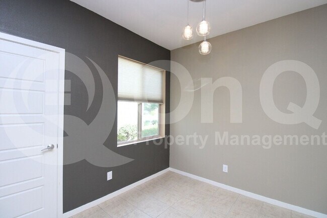 Foto del edificio - 265 E Locust Dr