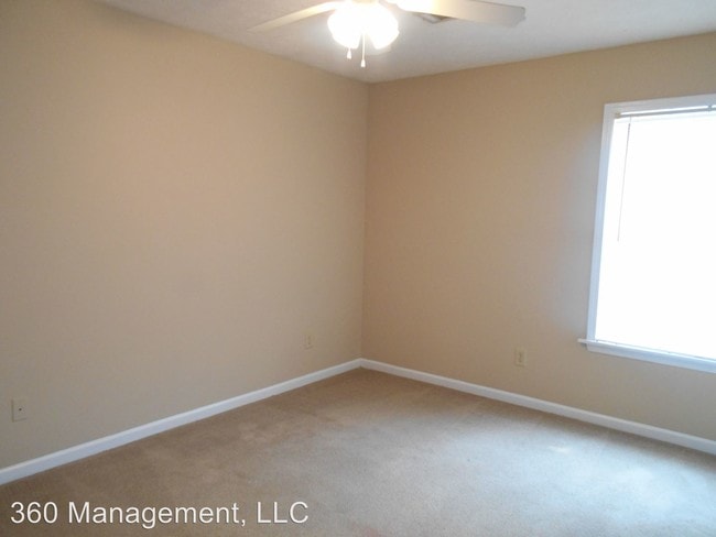 Building Photo - 726-728 Yeager Ln