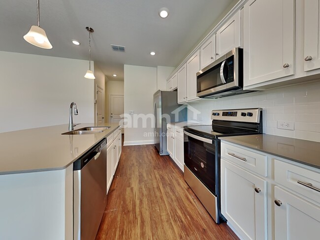 Building Photo - 27334 St Andrews Ave