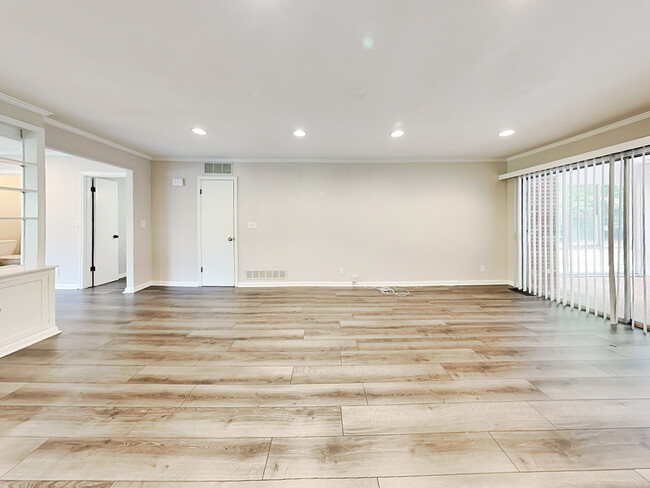 Building Photo - 1506 Sheffield Dr NE