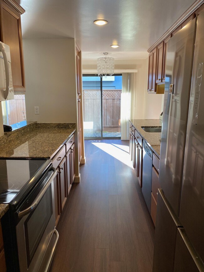 Building Photo - 20 Barneson Ave