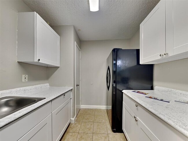 Building Photo - 16126 Barbarossa Dr