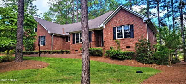 Building Photo - 610 Diamondhead Dr S