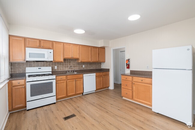 2 habitaciones, 1 baño - 1000 pies cuadrados - Cocina - Elkins Park Gardens