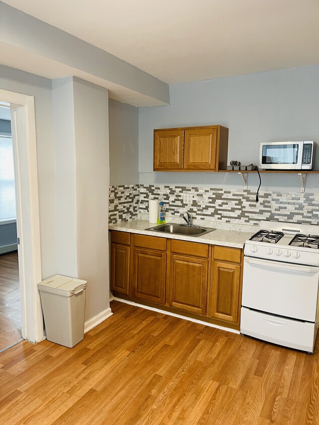 Open kitchen - 11002 Rockaway Beach Blvd