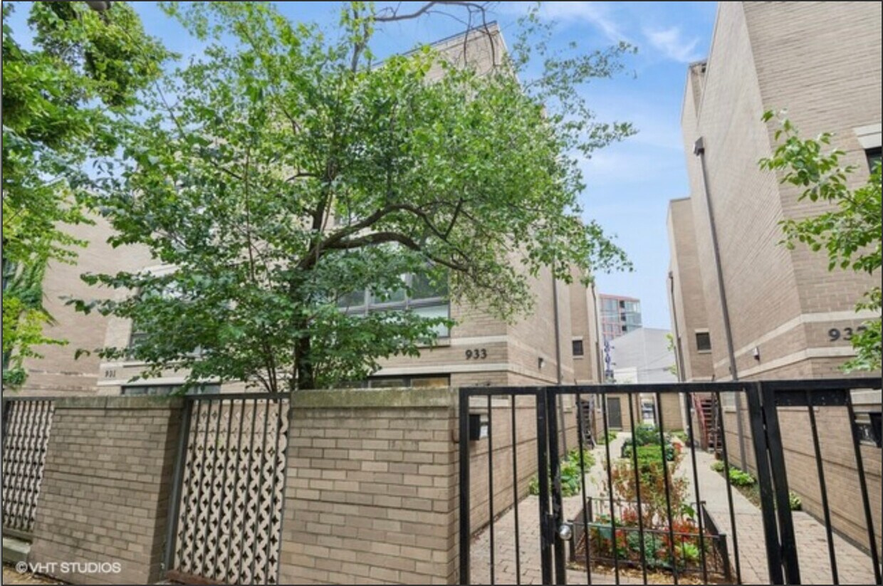 Foto principal - 933 W Wrightwood Ave