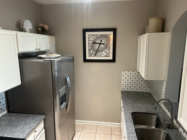 Foto del edificio - 7990 Baymeadows Rd E