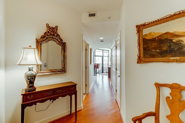 Foyer - 1101 Haxall Pt