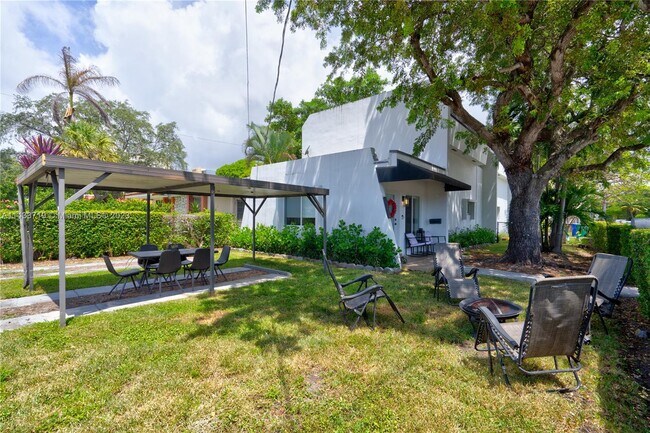 Building Photo - 2390 SW 36th Ave