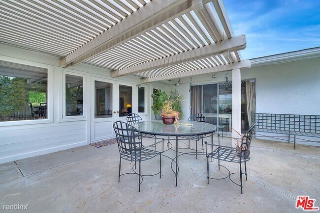 Foto del edificio - 3 br, 2 bath House - 5085 Gaynor Ave