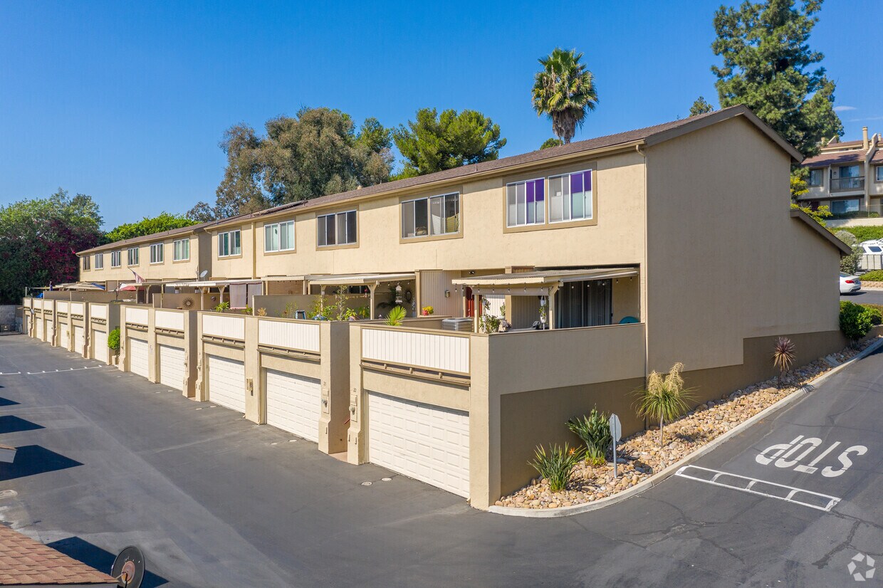 Parkway Villas Apartments in La Mesa, CA