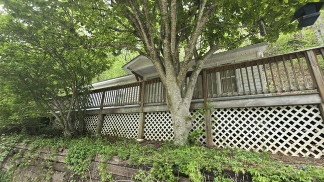 Building Photo - 2/1 Home on the River