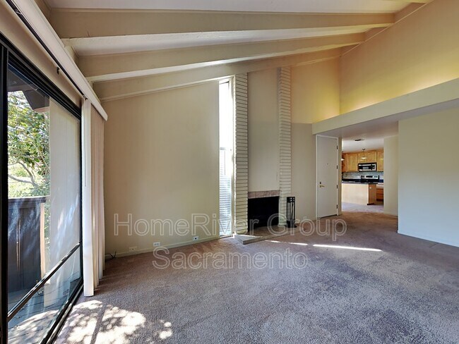 Foto del edificio - 2270 Woodside Ln