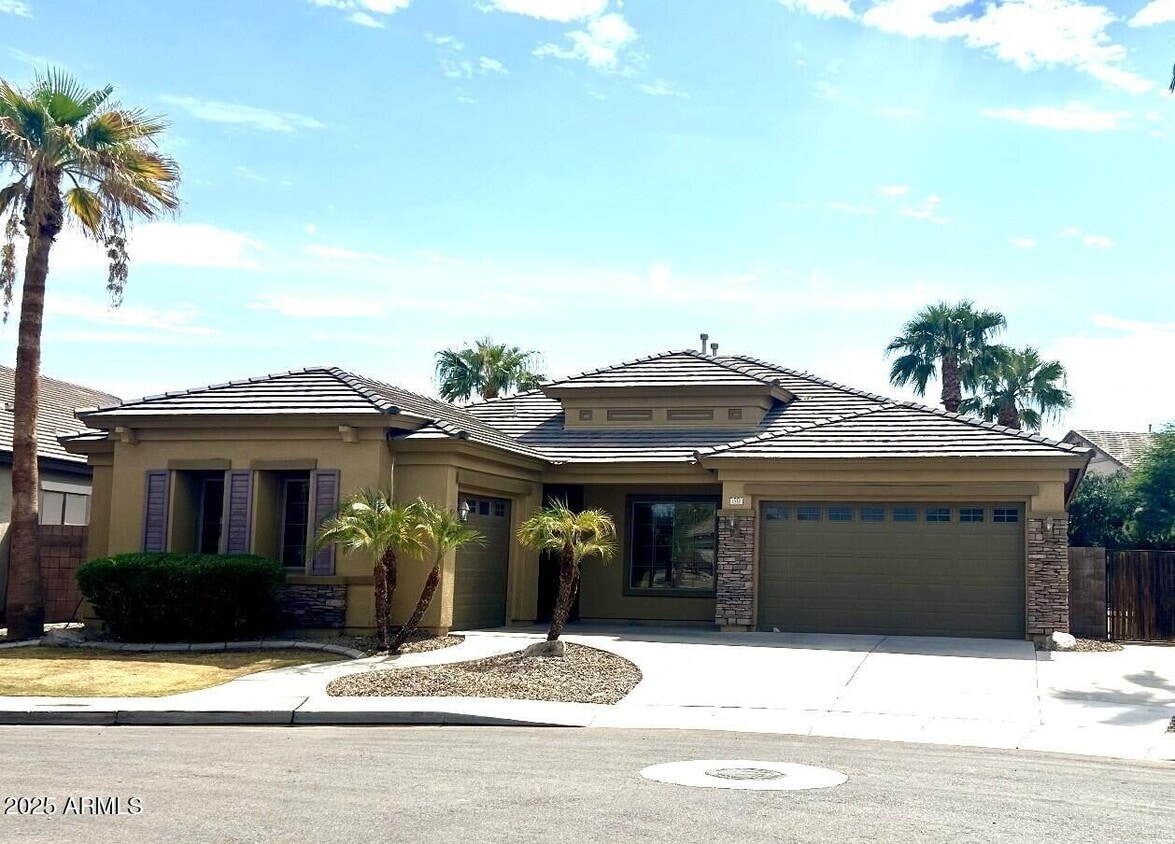 Foto principal - 1531 E Yellowstone Pl