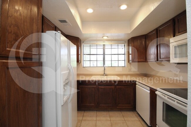 Building Photo - 5950 N 78th St