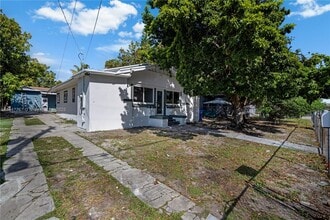 Building Photo - 1114 SW 13th Ct