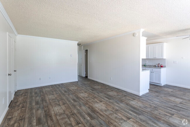 2 BR, 1 BA - 850 SF - Van Houten Apartments